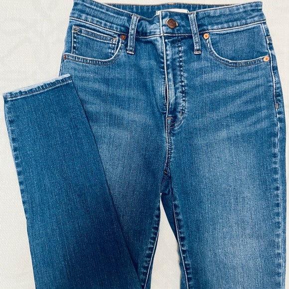 Madewell Denim - Madewell Curvy High-Rise Skinny Crop Jeans in Blue
